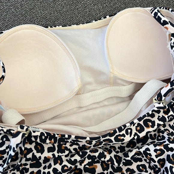 Kona Sol Leopard Print Ruched One
Piece Swim Suit Size L - Picture 5 of 14